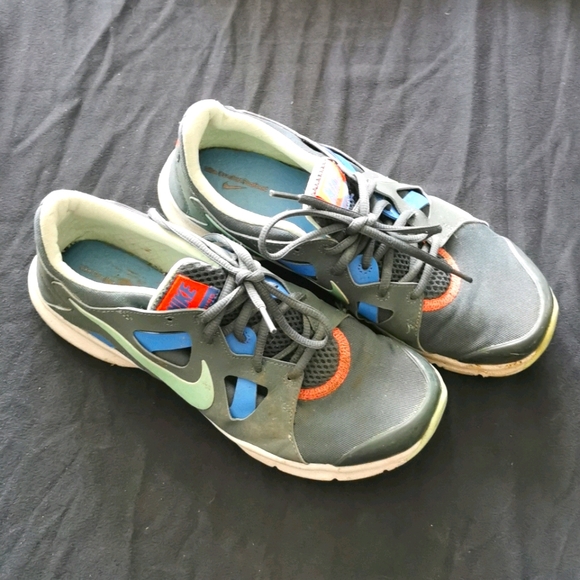 Nike running shoes - Picture 1 of 4